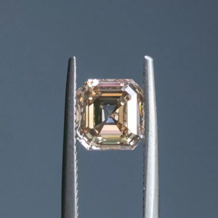 1.71CT ASSCHER CUT DIAMOND, CHAMPAGNE C3 COLOR VS1 CLARITY, 6.36X6.76X3.97MM