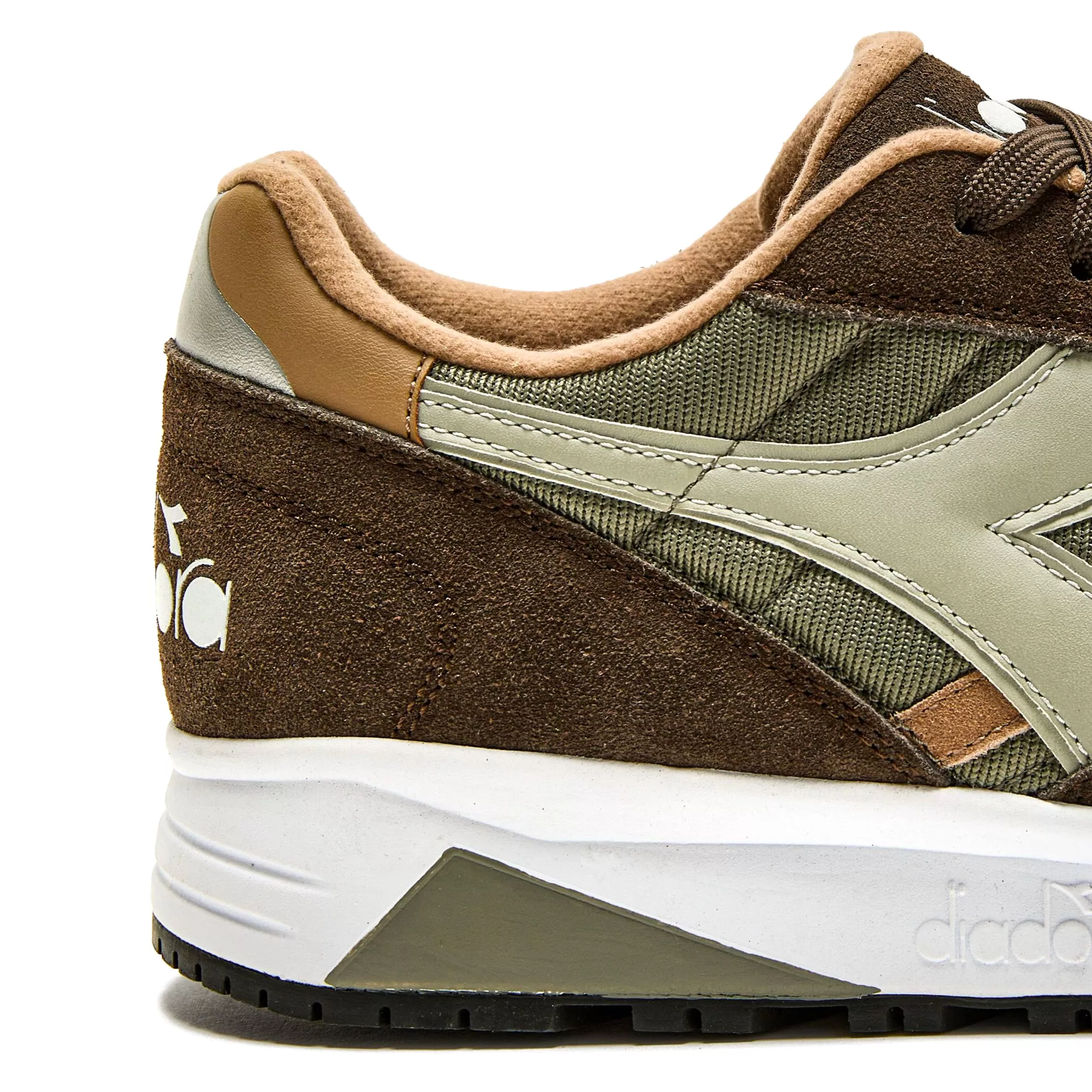 Diadora N902 Trainers - Vetiver / Slate Black