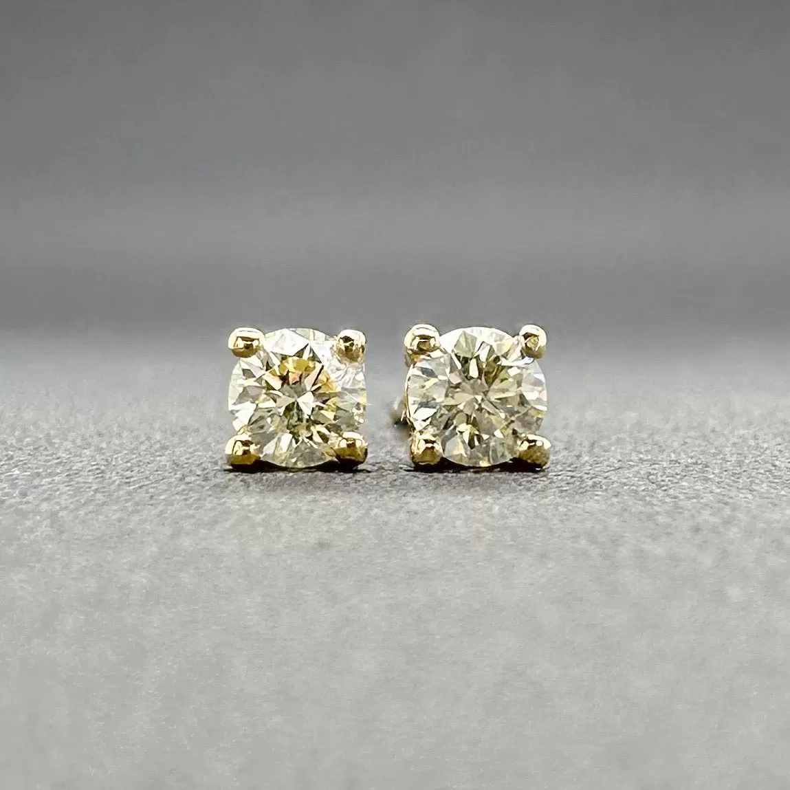 Estate 14K Y Gold 0.24ctw J/VS2-SI1 Diamond Stud Earrings