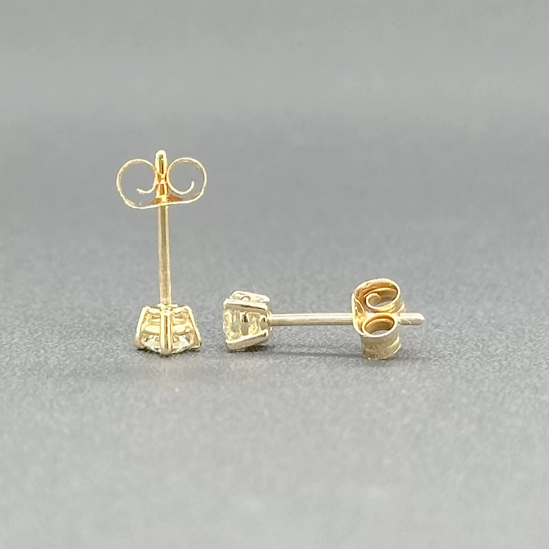 Estate 14K Y Gold 0.24ctw J/VS2-SI1 Diamond Stud Earrings